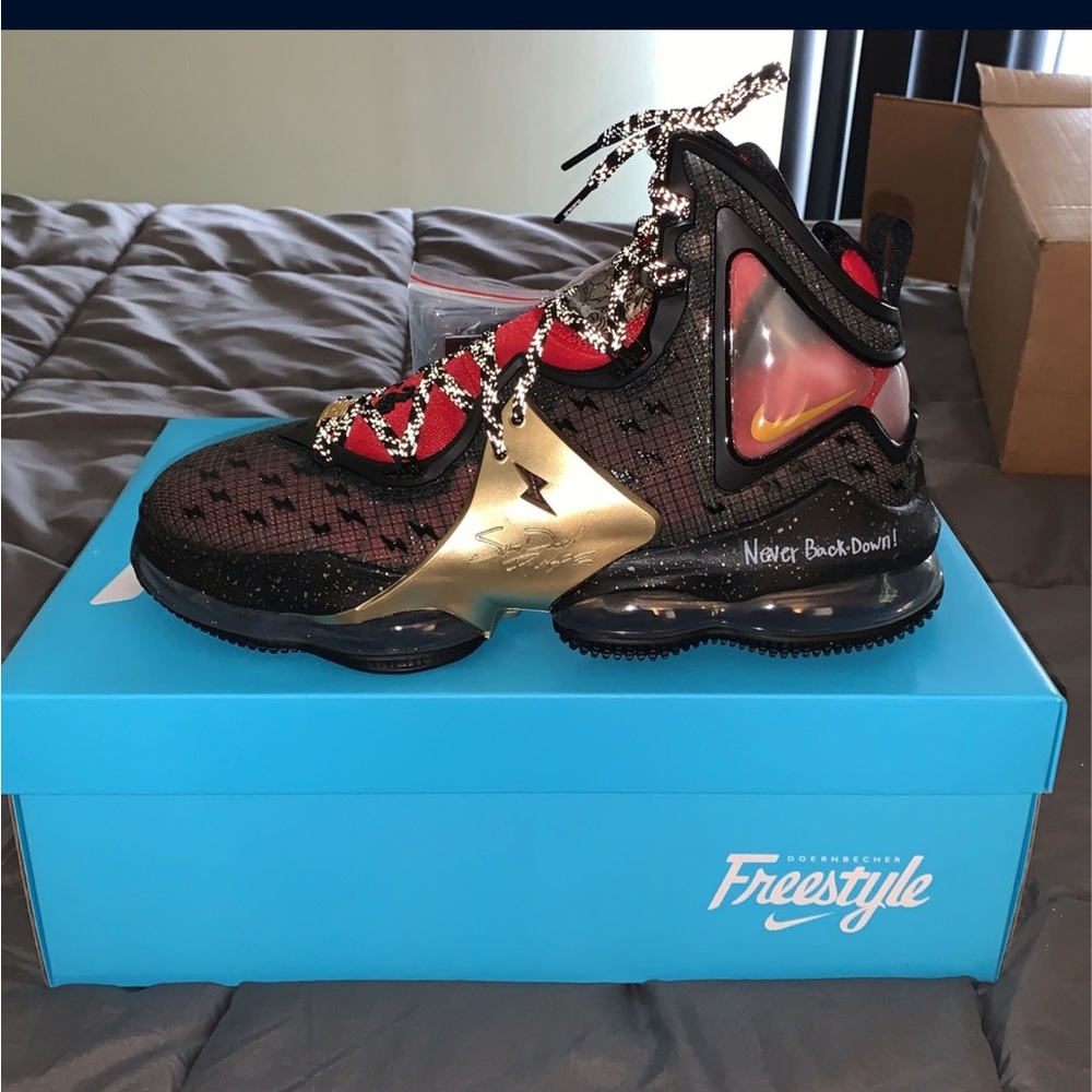 Lebron 19 doernbecher